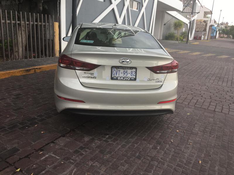 Hyundai Elantra • 2017 • 80,000 km 2