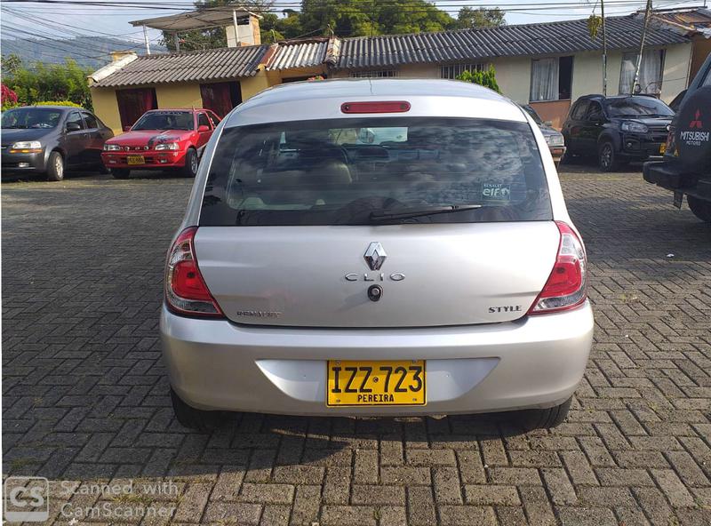 Renault Clio • 2017 • 30,270 km 3
