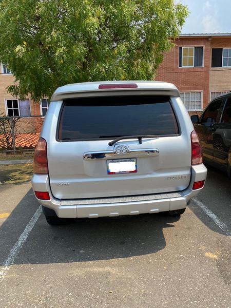 Toyota 4 Runner Limited • 2005 • 230,000 km 2