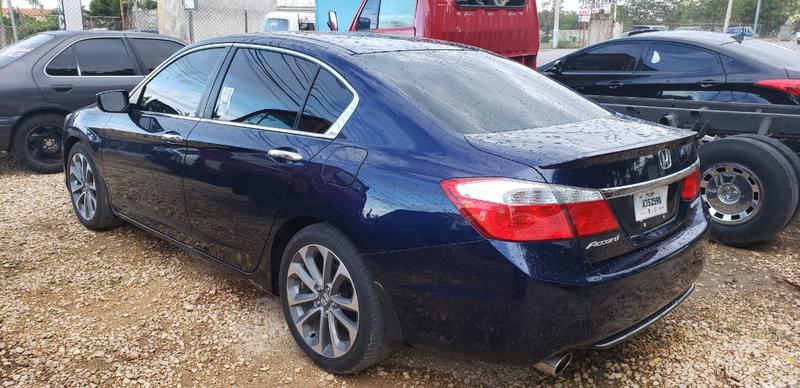 Honda Accord • 2013 • 80,000 km 4