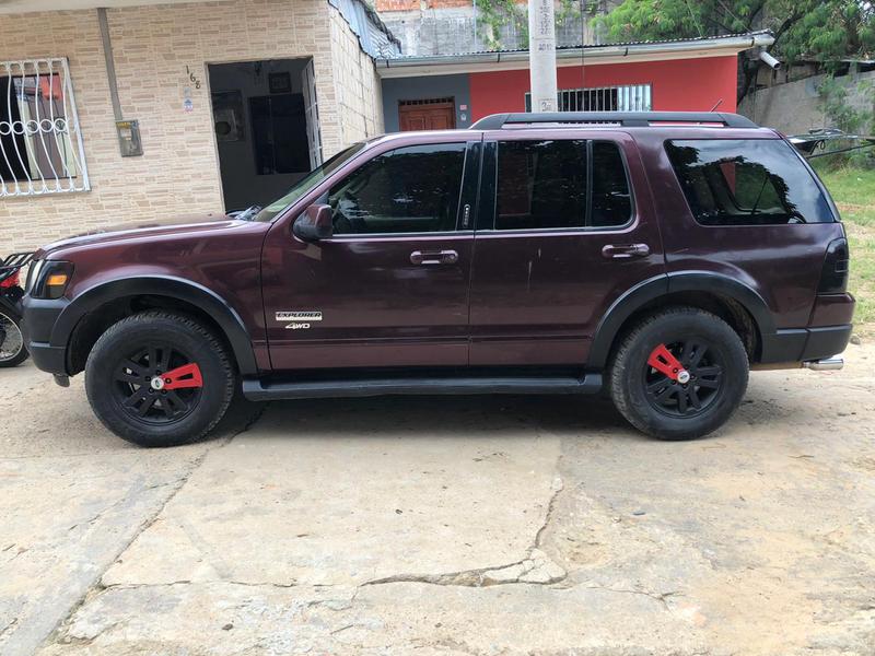 Ford Explorer • 2006 • 123,000 km 8