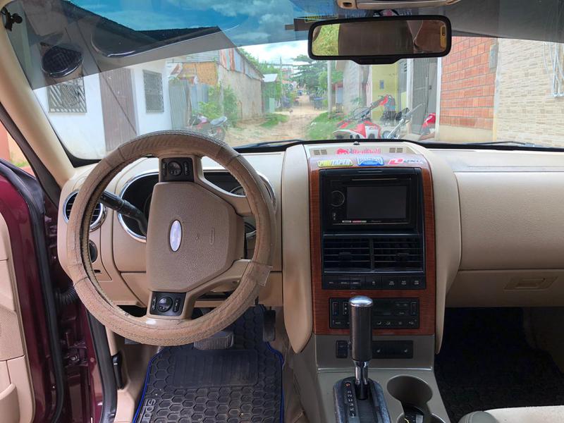 Ford Explorer • 2006 • 123,000 km 4