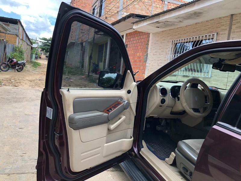 Ford Explorer • 2006 • 123,000 km 7