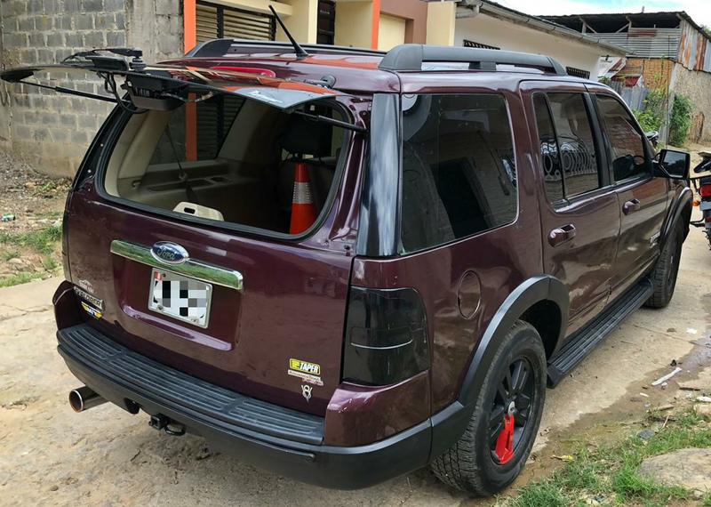 Ford Explorer • 2006 • 123,000 km 2