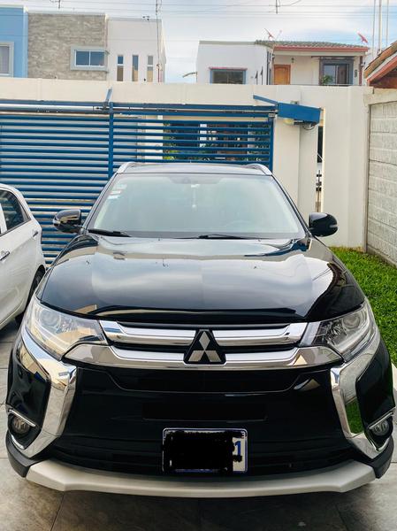 Mitsubishi Outlander • 2017 • 78,000 km 4