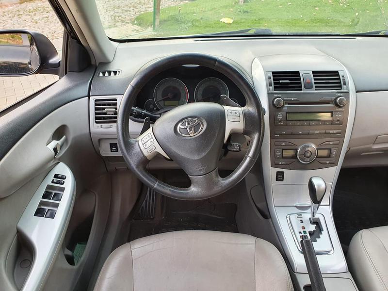 Toyota Corolla • 2014 • 135,000 km 4