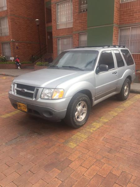 Ford Explorer • 2003 • 85,000 km 2