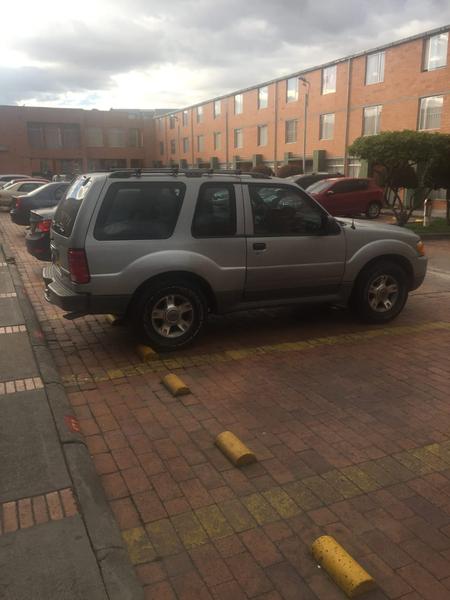 Ford Explorer • 2003 • 85,000 km 4