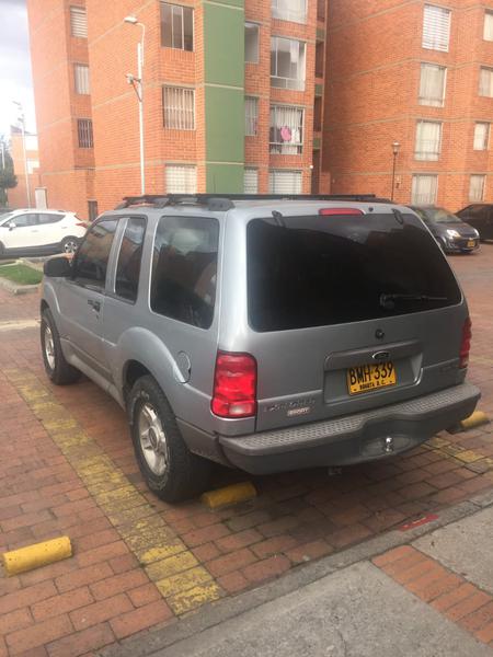 Ford Explorer • 2003 • 85,000 km 1