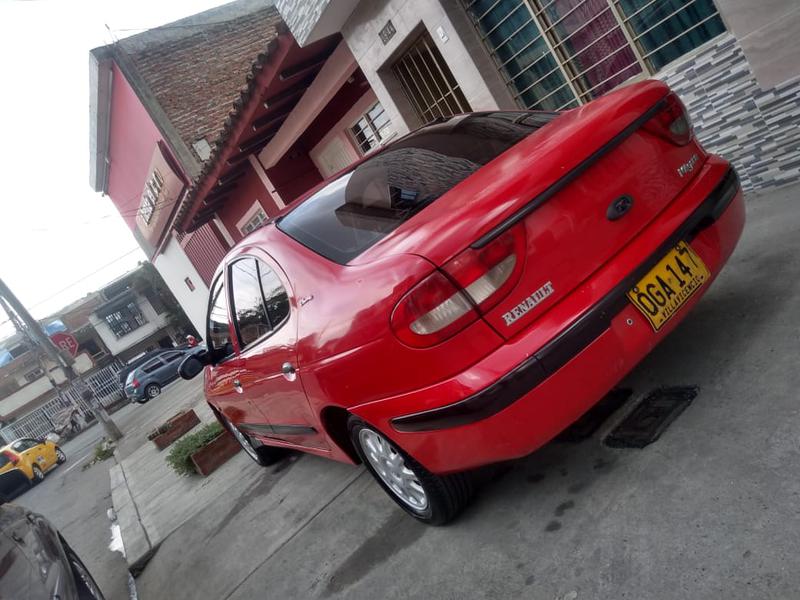 Renault  • 2005 • 154,100 km 5