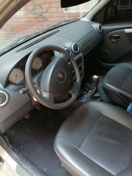 Renault  • 2012 • 117,700 km 3