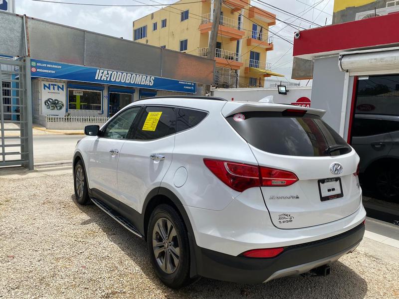 Hyundai Santa Fe • 2014 • 9 km 8