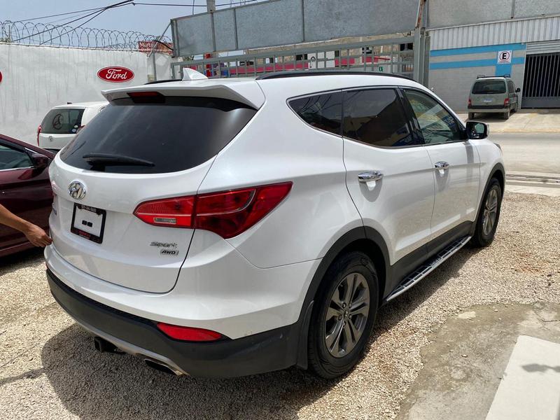 Hyundai Santa Fe • 2014 • 9 km 5