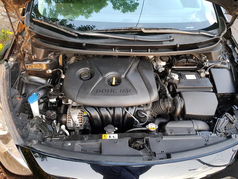 Hyundai Elantra • 2013 • 129,127 km 9