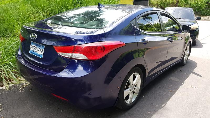 Hyundai Elantra • 2013 • 129,127 km 4