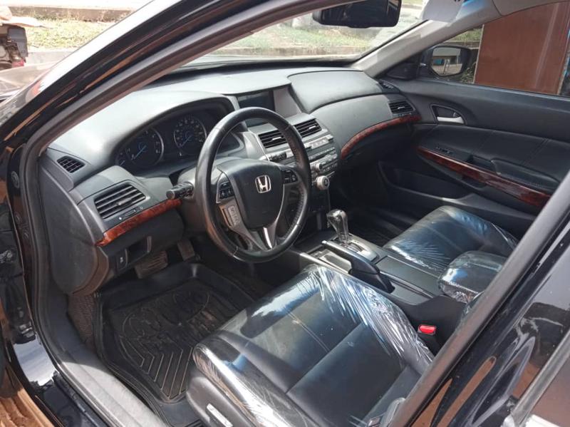 Honda Accord • 2012 • 120,000 km 3