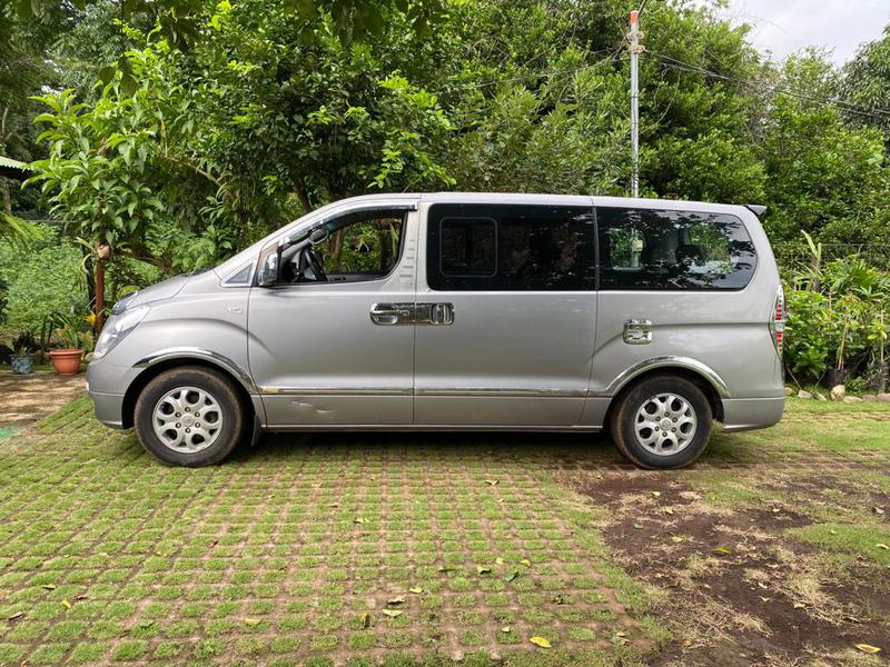 Hyundai H1 • 2011 • 85,000 km 2