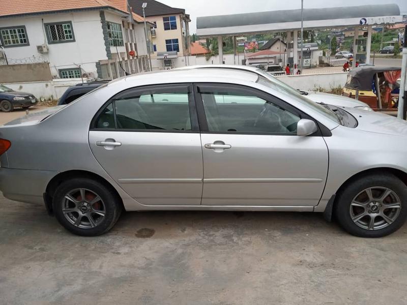 Toyota Corolla • 2005 • 14,234 km 3
