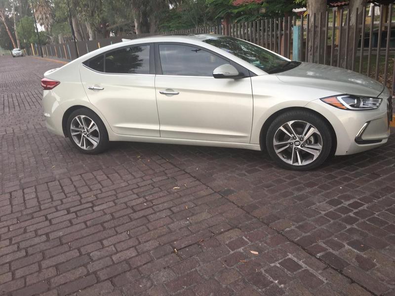 Hyundai Elantra • 2017 • 80,000 km 1