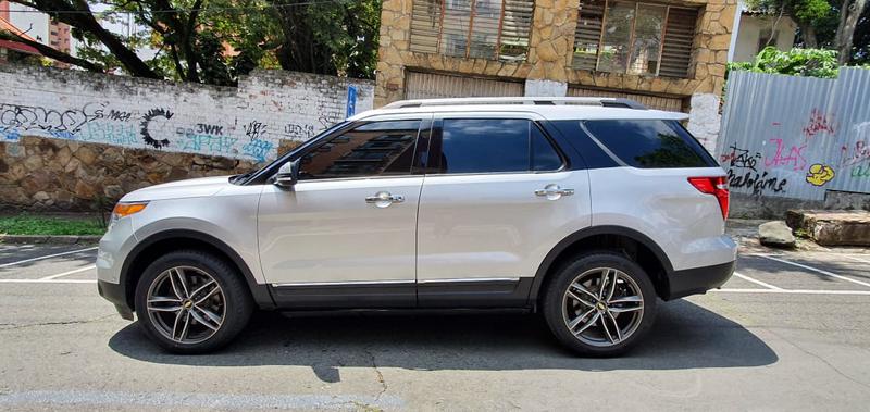 Ford Explorer • 2015 • 60,000 km 3