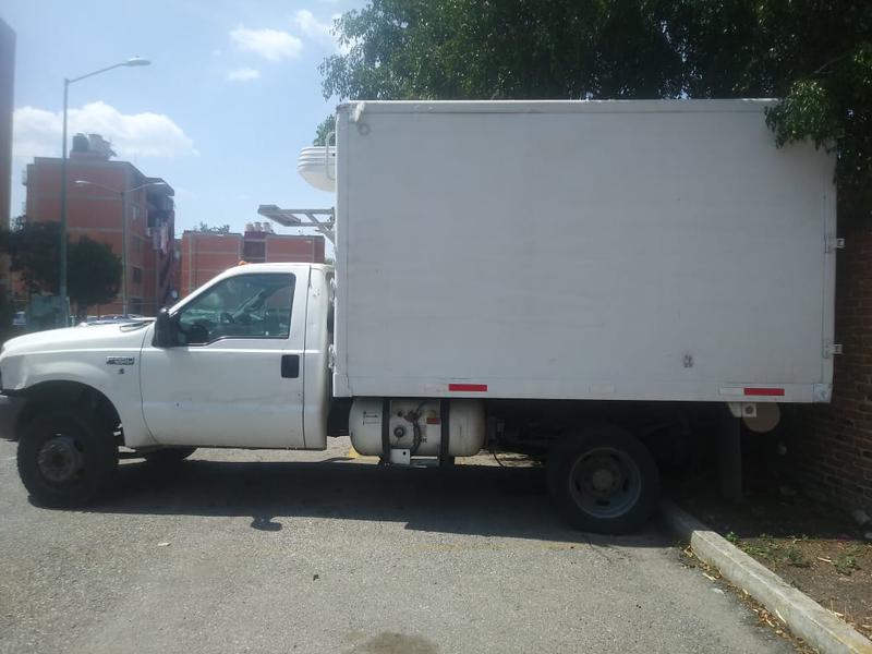 Ford 350 • 2004 • 338 km 1