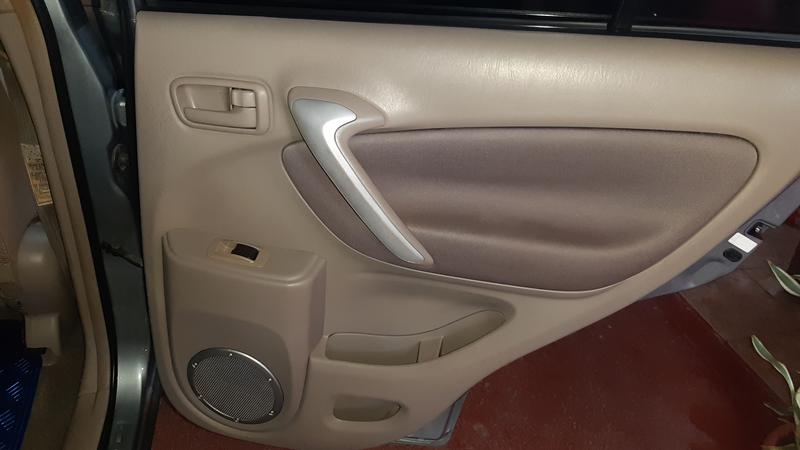 Toyota RAV4 • 2004 • 122,000 km 2