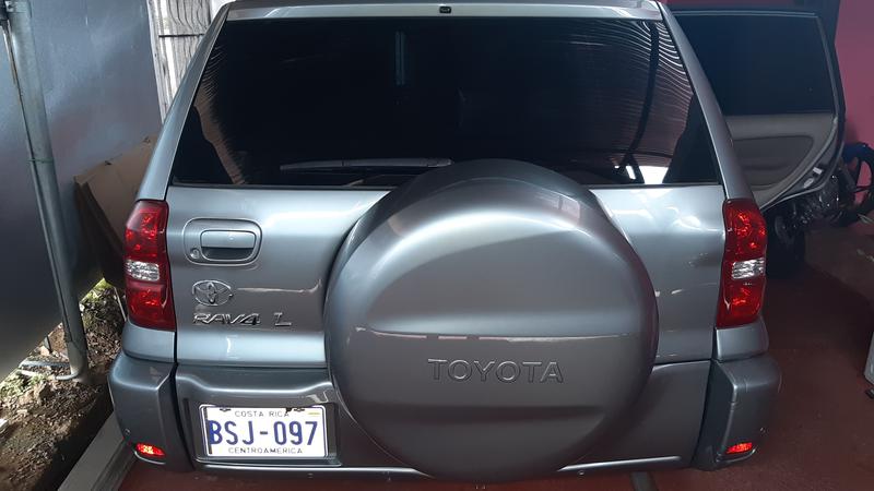 Toyota RAV4 • 2004 • 122,000 km 7