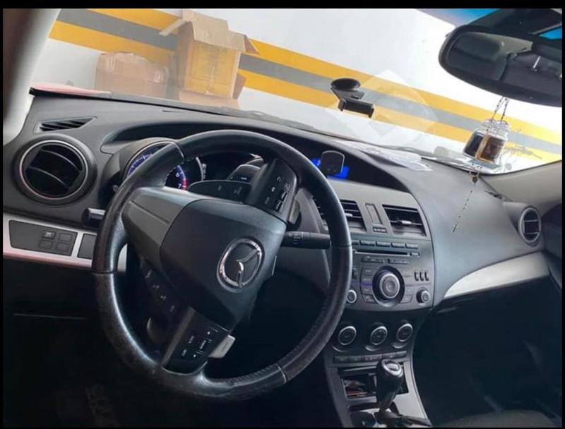 Mazda 3 • 2014 • 97,000 km 2