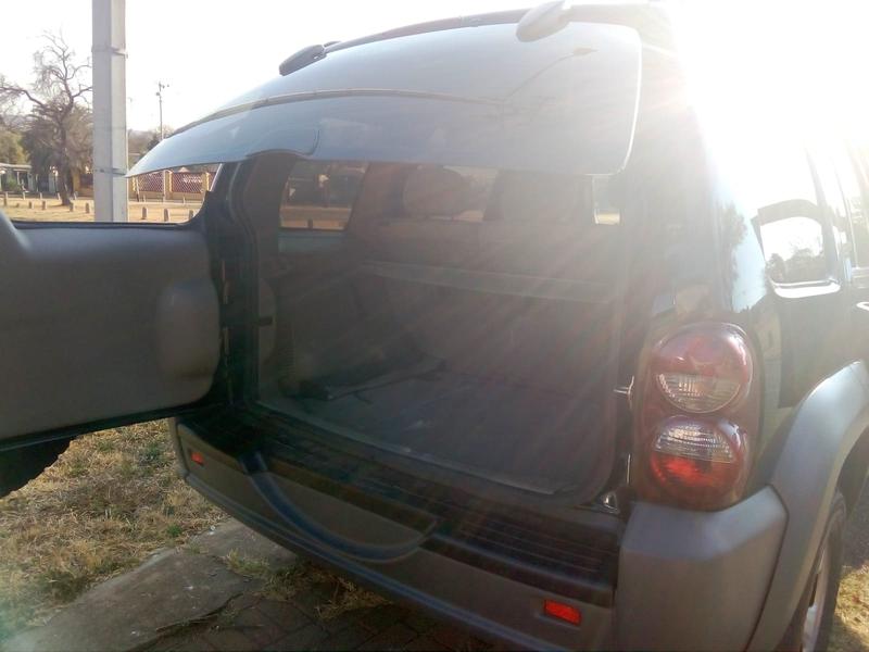 Jeep Cherokee • 2005 • 175,000 km 3