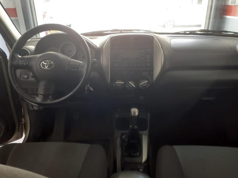 Toyota RAV4 • 2005 • 190,000 km 3