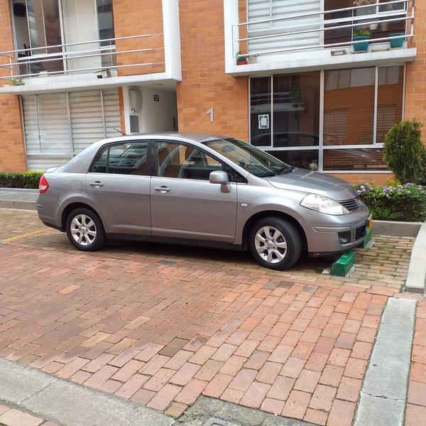 Nissan Tiida • 2007 • 91,000 km 2