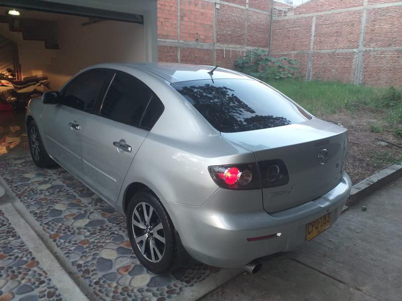 Mazda 3 • 2008 • 140,000 km 2