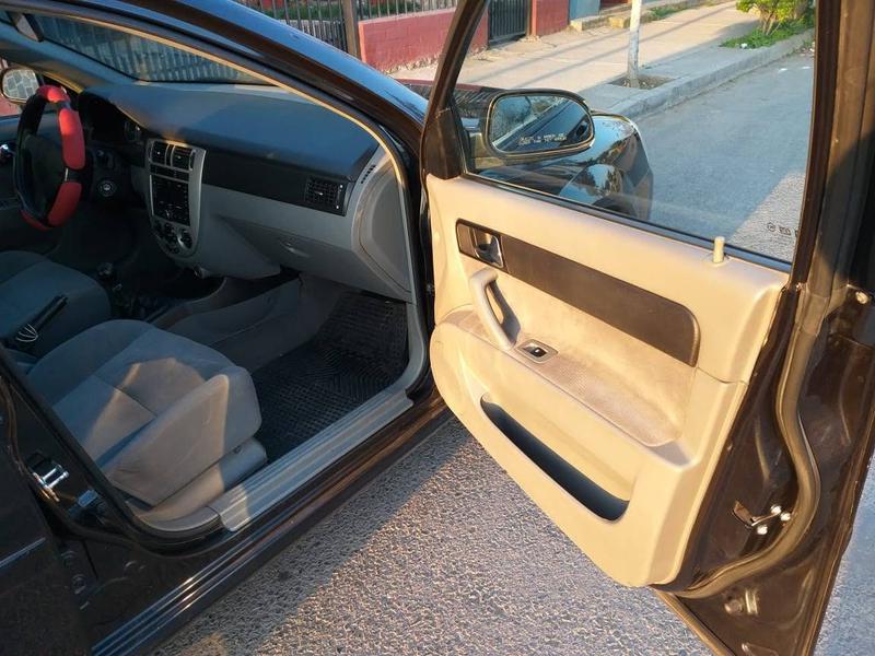 Chevrolet Optra • 2012 • 80,000 km 3