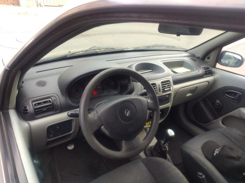 Renault Symbol • 2005 • 160,000 km 6