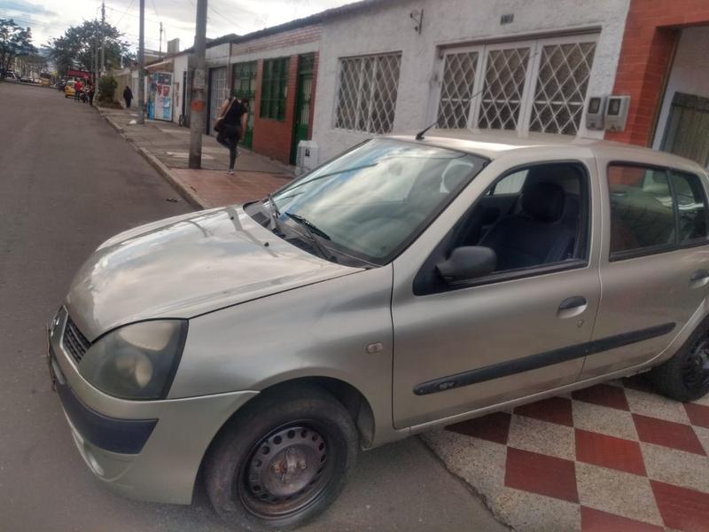 Renault Symbol • 2005 • 160,000 km 2