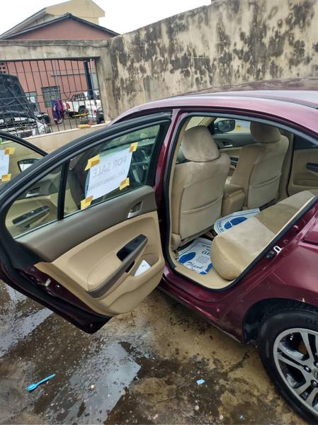 Honda  • 2010 • 119,876 km 5