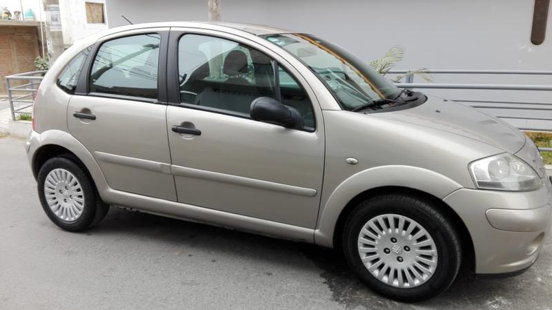 Citroën C3 • 2009 • 114,000 km 10