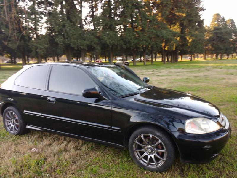 Honda Civic • 2000 • 200,000 km 1