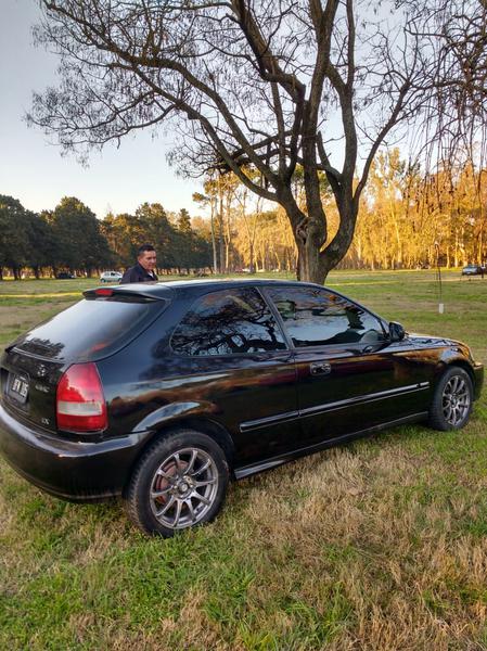 Honda Civic • 2000 • 200,000 km 2
