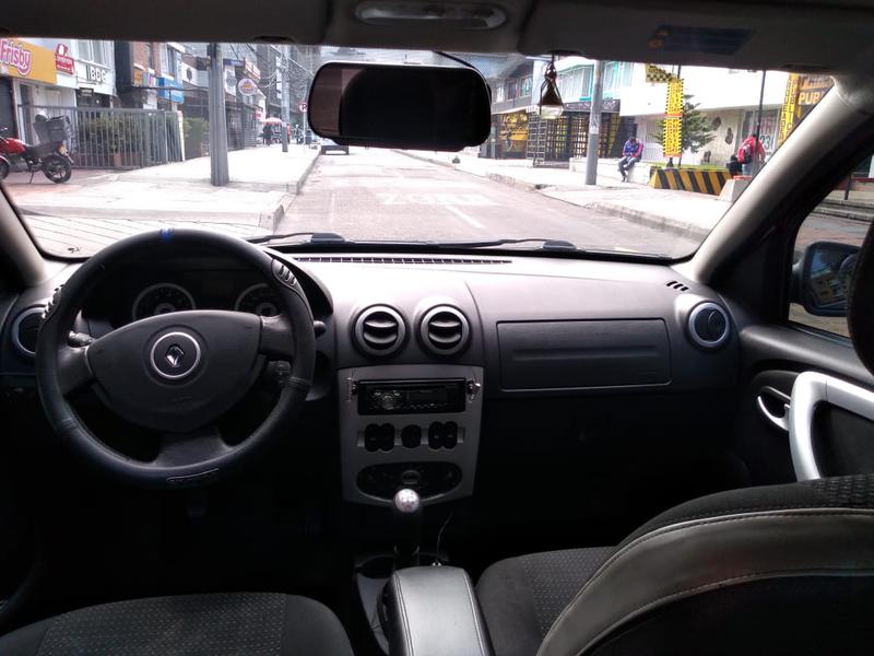 Renault 12 • 2012 • 59,800 km 11