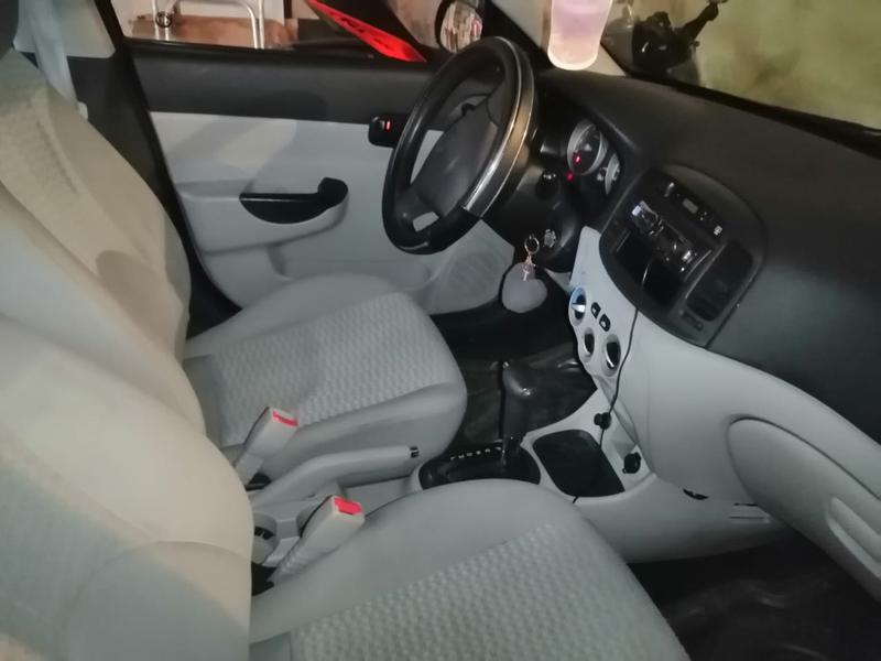 Dodge Attitude • 2011 • 170,000 km 15