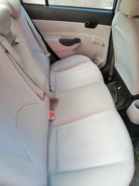 Dodge Attitude • 2011 • 170,000 km 12