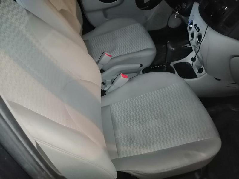 Dodge Attitude • 2011 • 170,000 km 7