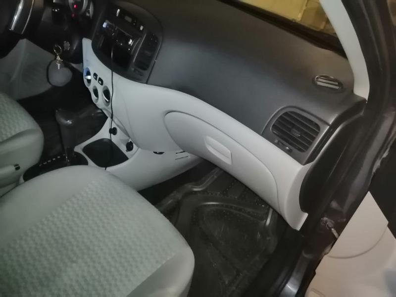 Dodge Attitude • 2011 • 170,000 km 10