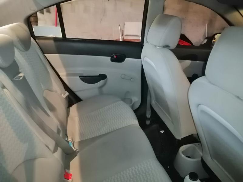 Dodge Attitude • 2011 • 170,000 km 4