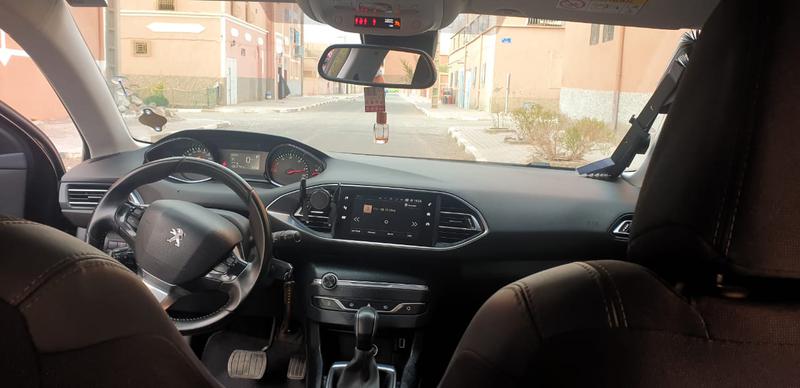 Peugeot 308 • 2018 • 63,000 km 4
