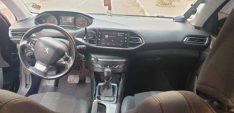 Peugeot 308 • 2018 • 63,000 km 3