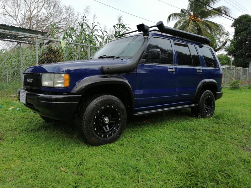 Isuzu MU-X • 1994 • 100 km 1