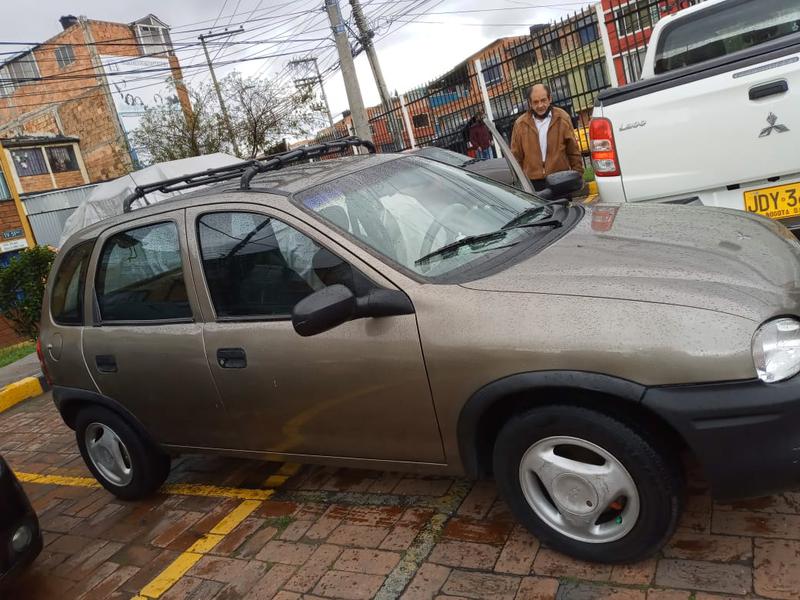 Chevrolet Corsa • 2004 • 1,234,567 km 1