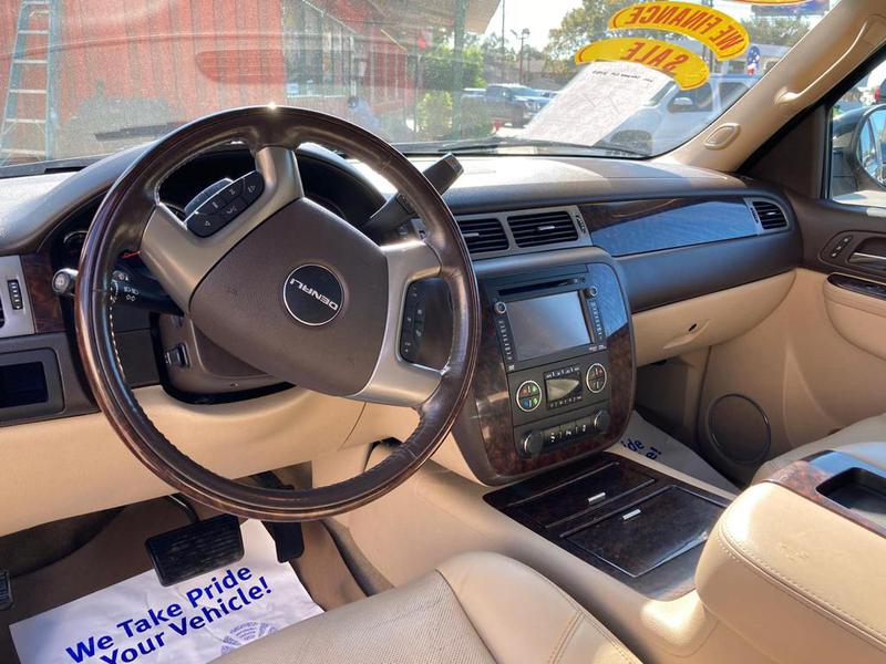 Toyota Sequoia • 2012 • 45,000 km 3